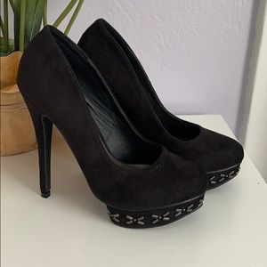 Michael Antonio Black Pumps